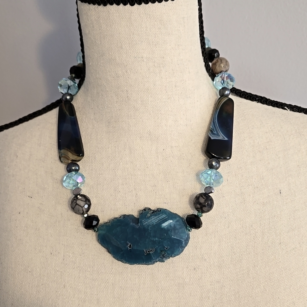 Necklace with multi blue stones